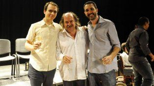 Aquel encuentro de 2013. Matilda y Litto Nebbia se encontraron en el evento de Los Destacados de La Capital. Y hoy los reúne “Lejos del centro”. &nbsp;