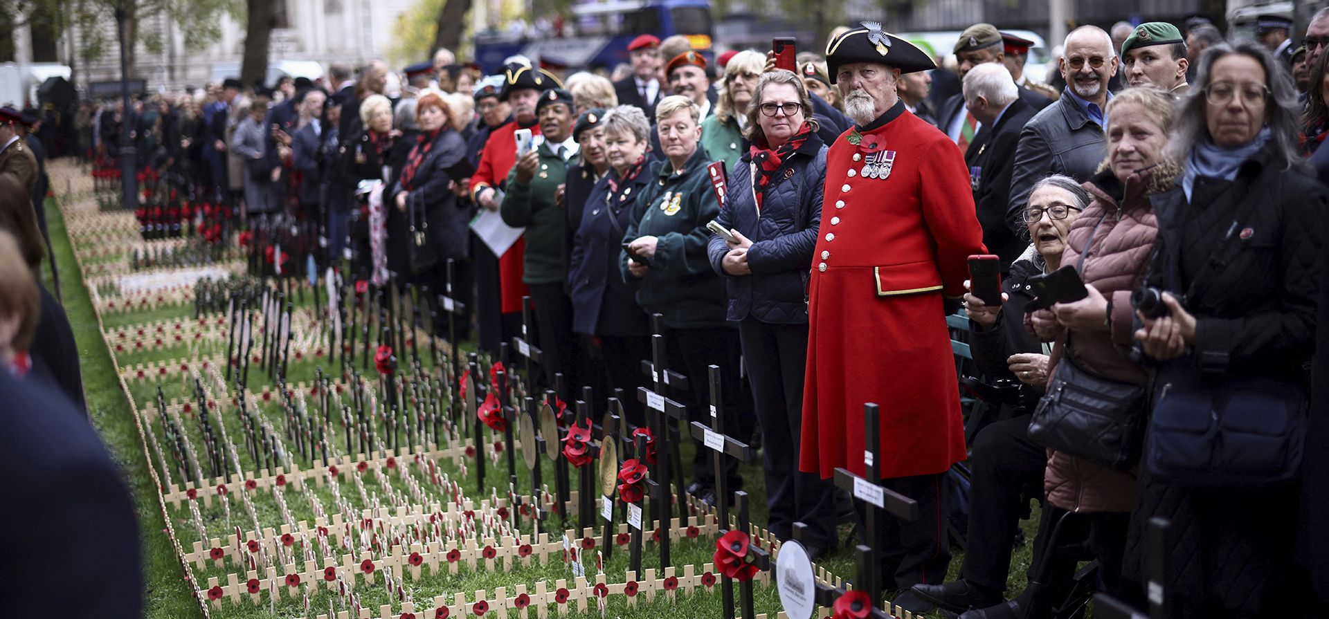 El público asistente observa el servicio 94ºth Field of Remembrance en la Abadía de Westminster en Londres, el jueves 10 de noviembre de 2022. (Henry Nicholls/Pool vía AP)