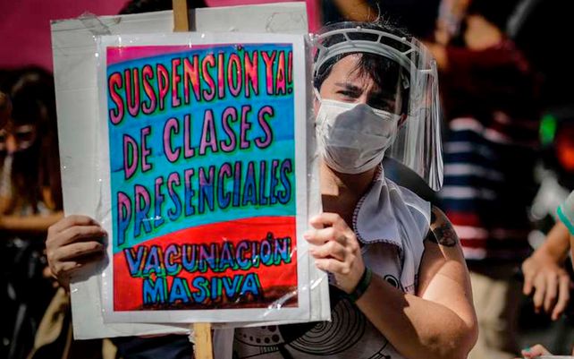 Gremios docentes porteños paran en rechazo al fallo a favor de la presencialidad