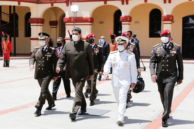 Maduro con la cúpula militar