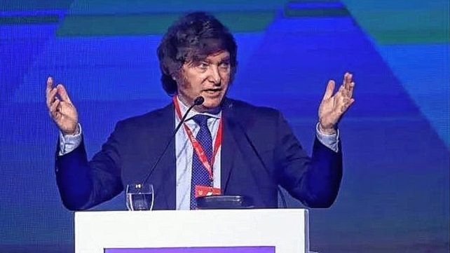 Ante empresarios, Milei dijo que el tipo de cambio de una economía dolarizada hoy sería $730