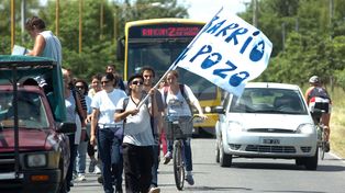 Vecinos de barrio El Pozo mantienen media calzada interrumpida en Ruta 168