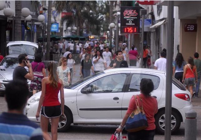 Feriados: recomiendan a los locales abrir sus puertas el martes