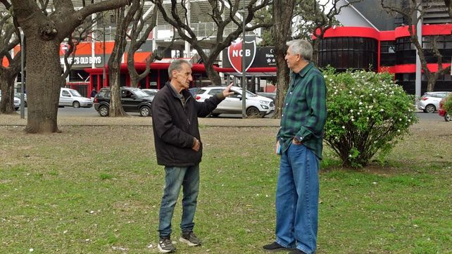 La historia del goleador de Newells: la estafa, el reconocimiento y la mano que le dio Jorge Messi a su padre