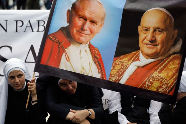 Todo listo. El Vaticano se aprestaba ayer a una gigantesca celebración para santificar a los dos papas.