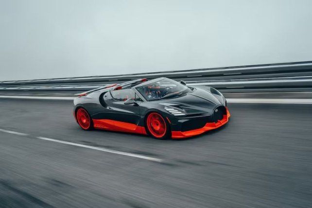 El modelo Mistral W16 de Bugatti estableció un nuevo récord de velocidad.