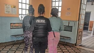 Detuvieron a dos hermanas por vender en el trueque bijouterie robada en un comercio de la peatonal