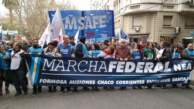 Así partía la marcha por Dorrego. Luego tomó San Luis hasta llegar a la plaza Montenegro.