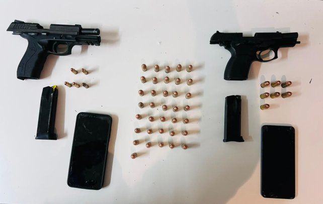 Los jóvenes que pidieron el Uber tenían dos pistolas cuando los interceptaron en Garibaldi al 200.