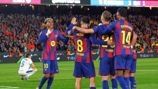 Barcelona derrotó como local 3 a 1 al Alavés.