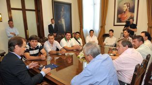 Caras largas. La reunión hoy en casa de Gobierno. Foto Cultura y Comunicación.&nbsp;