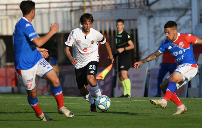 Unión y Newells igualan 0-0 en el 15 de Abril.