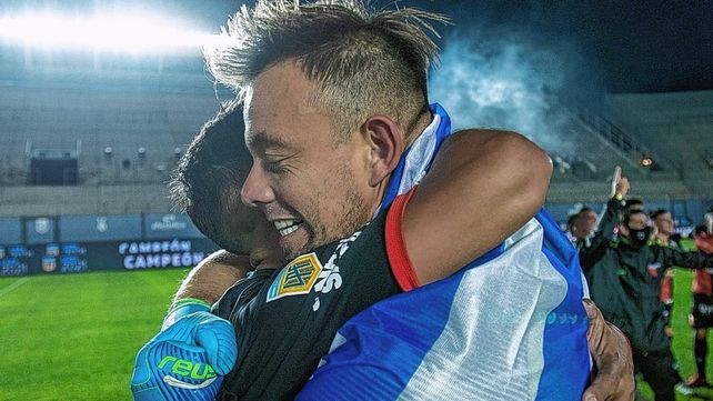 Leonardo Burián llegará esta semana a Santa Fe y se juntará con José Vignatti. El arquero tiene una oferta por parte del Colo Colo.