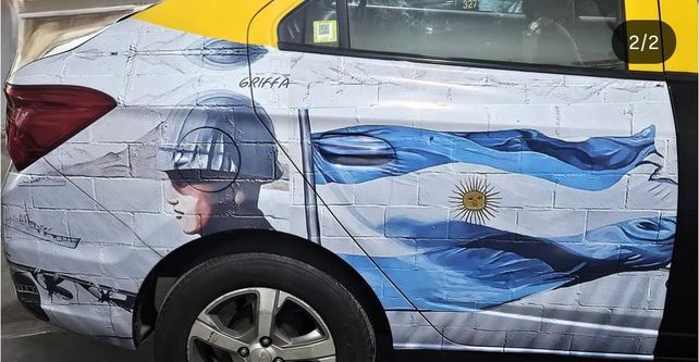 Taxis con arte local: buscan transformar los autos de Rosario en un museo sobre ruedas