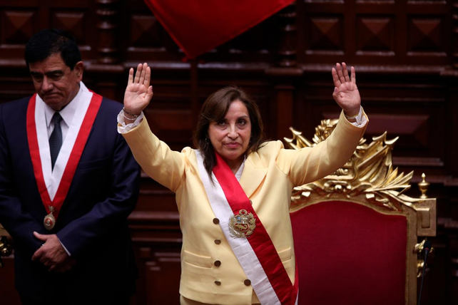 Dina Boluarte al asumir el cargo el pasado miércoles. Su futuro político es incierto