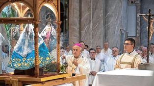 Escenario. Un 8 de mayo de 1998 en la Catedral Nuestra Señora del Rosario de Paraná, monseñor Juan Alberto Puiggari recibió la consagración Episcopal.