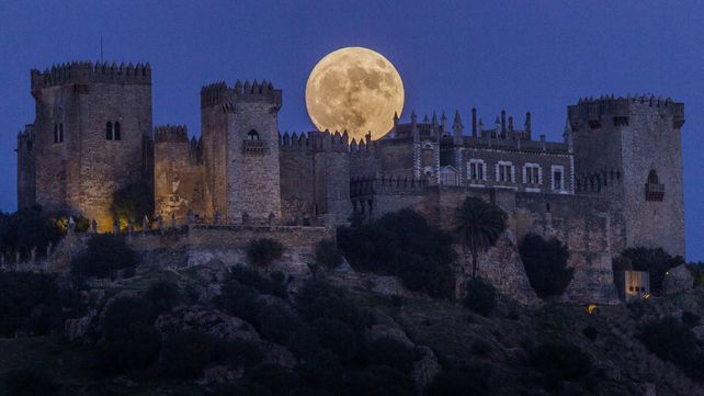 Así se ve la Superluna por el mundo