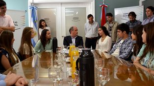 Nueve jóvenes santafesinos galardonados por apostar a la convivencia
