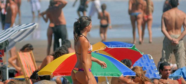 Scioli pide a los j&oacute;venes que veranean  en la costa que no se pongan en peligro