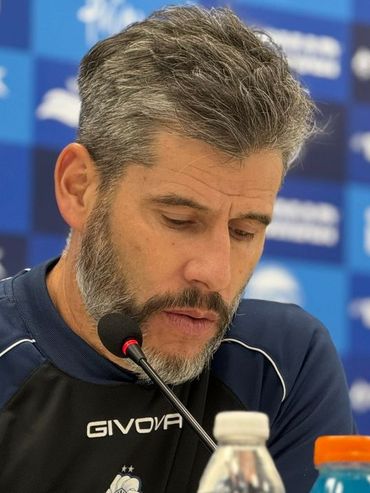 Ante Central, el técnico de Gimnasia se la jugaría con un equipo muy ofensivo