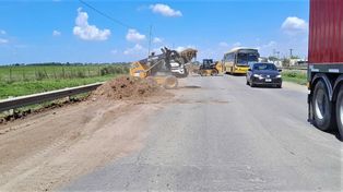 Los trabajos de reparación de la calzada continuarán esta semana en el sector norte de Timbúes.