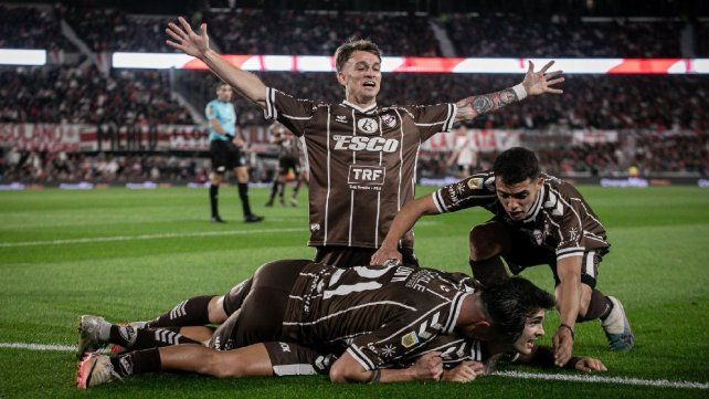 Batacazo: Platense eliminó a River por penales y pasó a semifinales