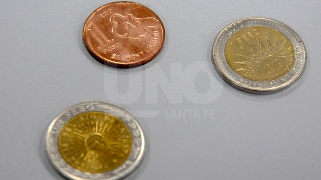 La nueva moneda de $1 coexiste con la que ya estaba en circulación.