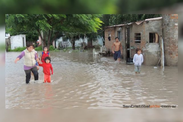 San Cristobal bajo agua, con más de 38 evacuados
