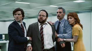 La trama se centra en un grupo de empleados que trabajan en una oscura empresa.&nbsp;