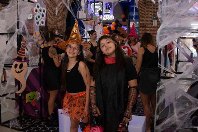 Brunella Hermoso y Emilia Fernández
