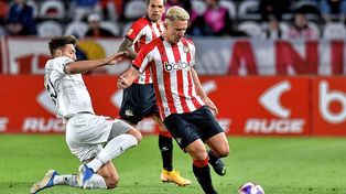Colón logró un gran triunfo ante Estudiantes en La Plata.