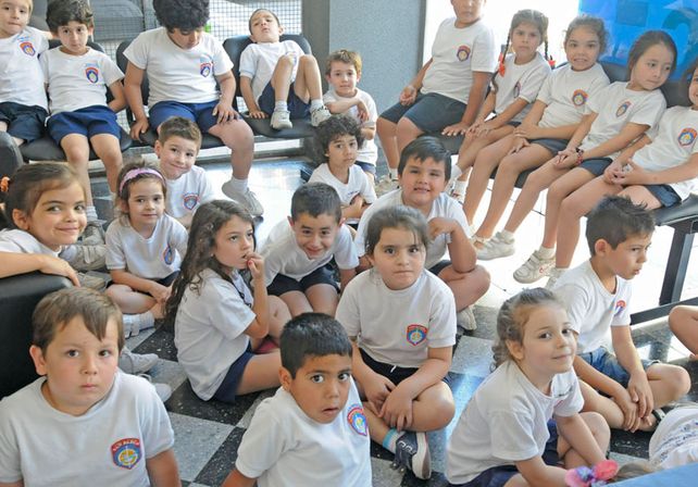 Alumnos del Jardín San Pablo visitaron la redacción del UNO