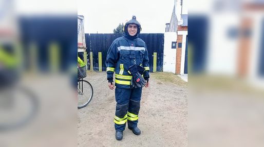 Bombero gualeyo salvó la vida de una bebé que se ahogaba