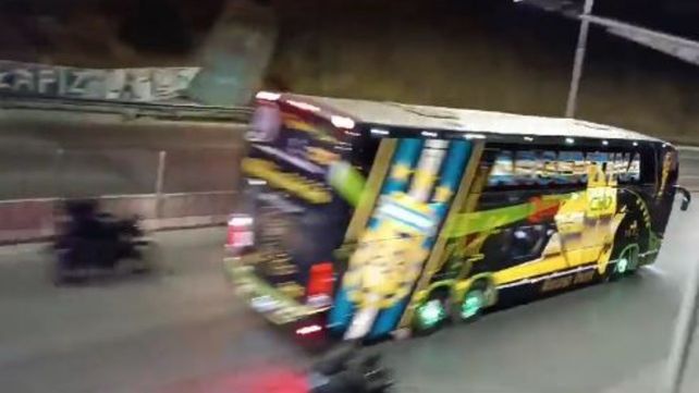 Uno de los micros que transportó a la selección argentina desde que salió del aeropuerto de La Paz.