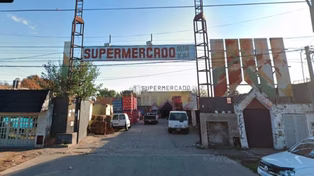 Los ladrones ingresaron por la puerta del super.&nbsp;