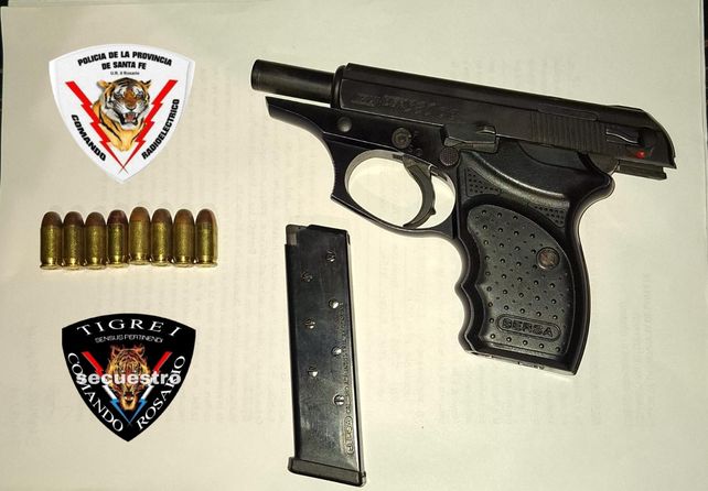 El arma de fuego que incautó la Policía en el procedimiento en zona sur. 