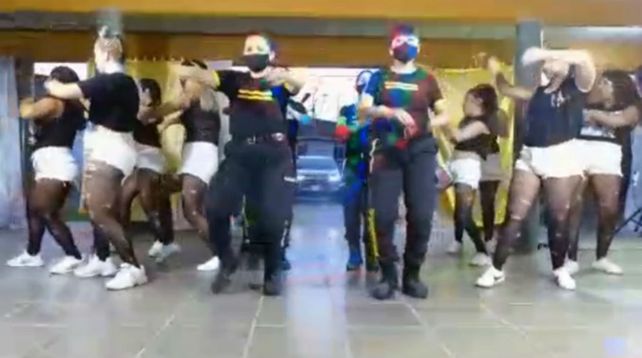 Meta baile. Las presas y las guardiacárceles en plena coreagrafía. El video se hizo viral.