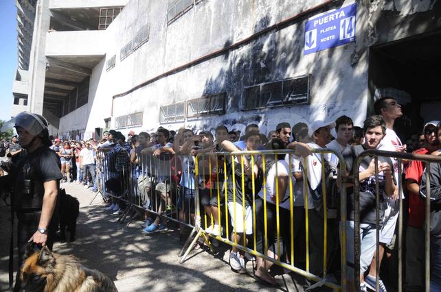 Los hinchas de Colón podrán comprar solamente este lunes la entrada para ver el partido en Mendoza.