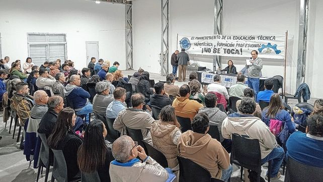 AMET. Pedido de audiencia al Gdor. y legisladores Nacionales, y alianza electoral para elecciones de Vocales al CGE