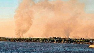 Volvieron los incendios en las islas entrerrianas frente al Gran Rosario.