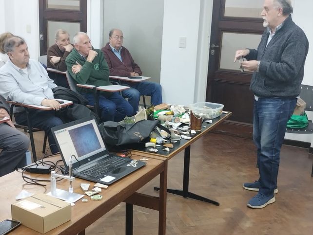 Los materiales recolectados luego son analizados en clases.