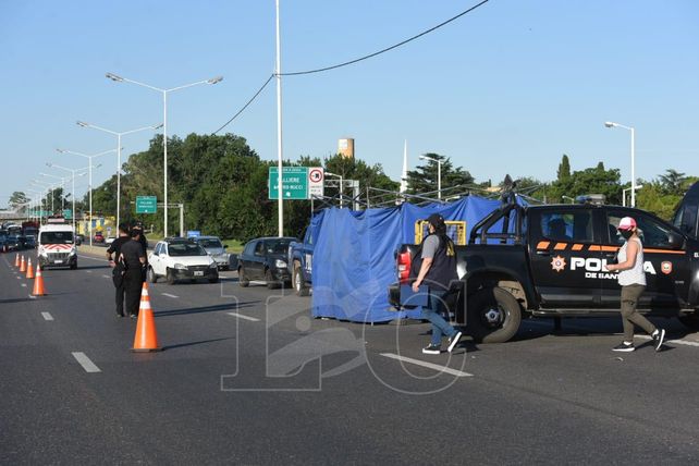 Asesinaron a un joven a bordo de su auto en plena avenida Circunvalación