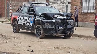 Robo, persecución y choque de patrulleros en Santa Fe: dos detenidos y cuatro policías heridos