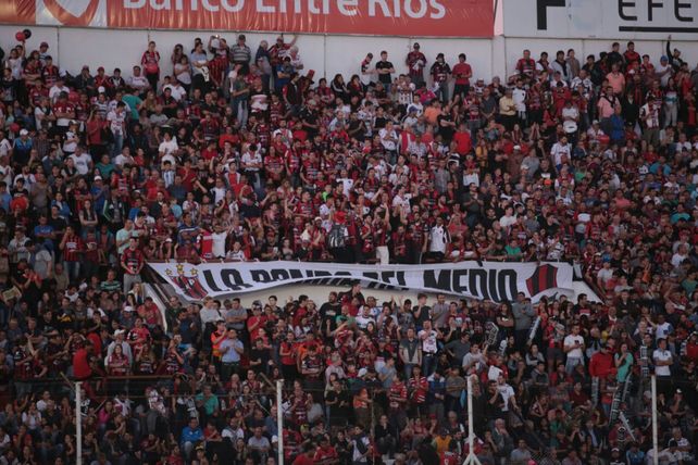 Boca derrotó a Patronato por 2 a 0 y festejó en un Grella repleto