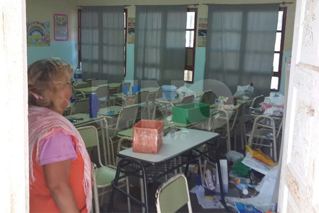 Vándalos dañaron la escuela Estrada en el barrio Los Troncos