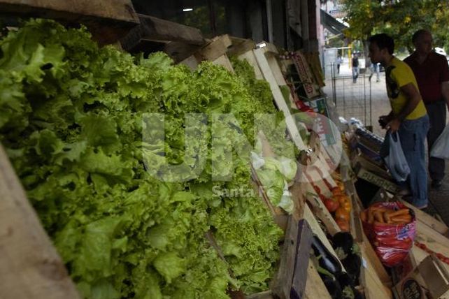 El kilo de lechuga o durazno no baja la barrera de los $35