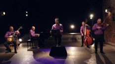 Lautaro Greco en bandoneón, Cristian Zárate en piano, Sebastián Prusak en violín, Sergio Rivas en contrabajo y Esteban Falabella en guitarra eléctrica integran el Quinteto Revolucionario. Lautaro Greco en bandoneón, Cristian Zárate en piano, Sebastián Prusak en violín, Sergio Rivas en contrabajo y Esteban Falabella en guitarra eléctrica integran el Quinteto Revolucionario.