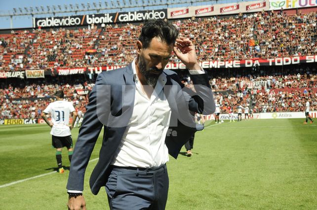 Días decisivos en el futuro de Eduardo Domínguez