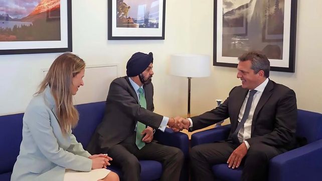 Dólares. Sergio Massa con representantes del Banco Mundial.