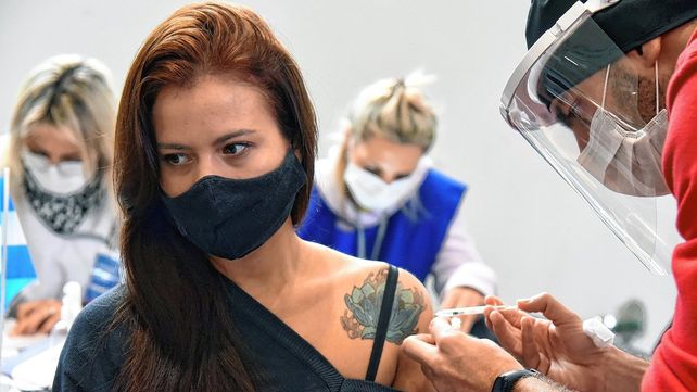 Operativo vacunación Santa Fe: desde Salud piden a los jóvenes que pidan turnos